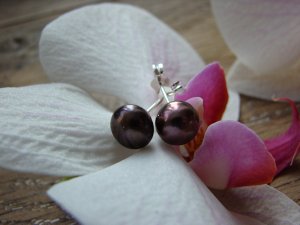 Boucle d'oreille bouton marron