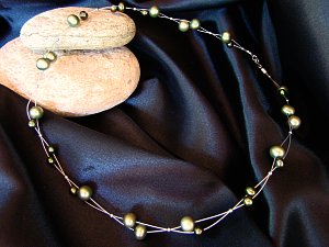 Collier c&acirc;ble vert