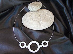 Collier c&acirc;ble 3 nacres