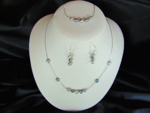 Parure perles grises