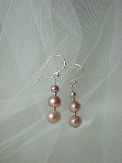 Boucle d'oreille 3 perles roses