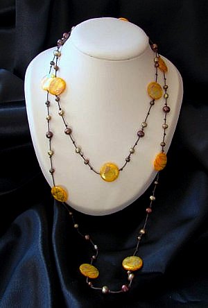 Sautoir jaune et marron