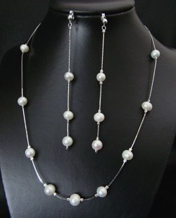 Parure perles blanches