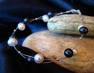 Bracelet c&acirc;ble blanc et noir