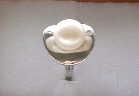 Bague plateau perle blanche