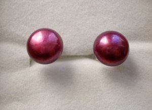 Boucle d'oreille bouton rouge