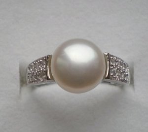 Bague  grosse perle blanche